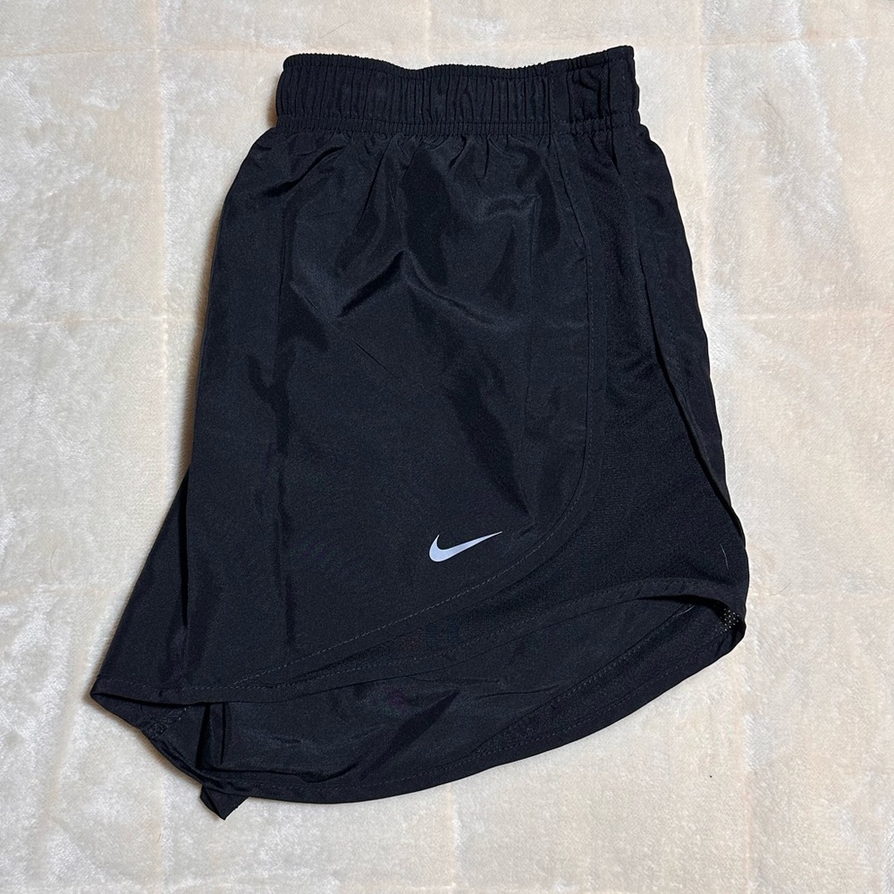 BNWOT - Nike Women’s Tempo Shorts
